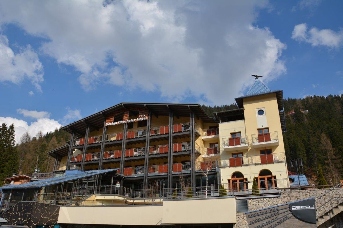 obiekt, budynek główny, teren hotelu