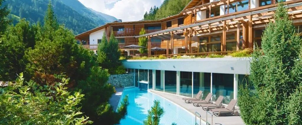 budynek główny, basen