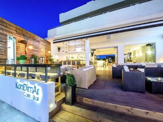 teren hotelu, budynek główny