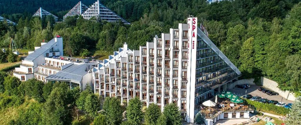 obiekt, budynek główny, teren hotelu