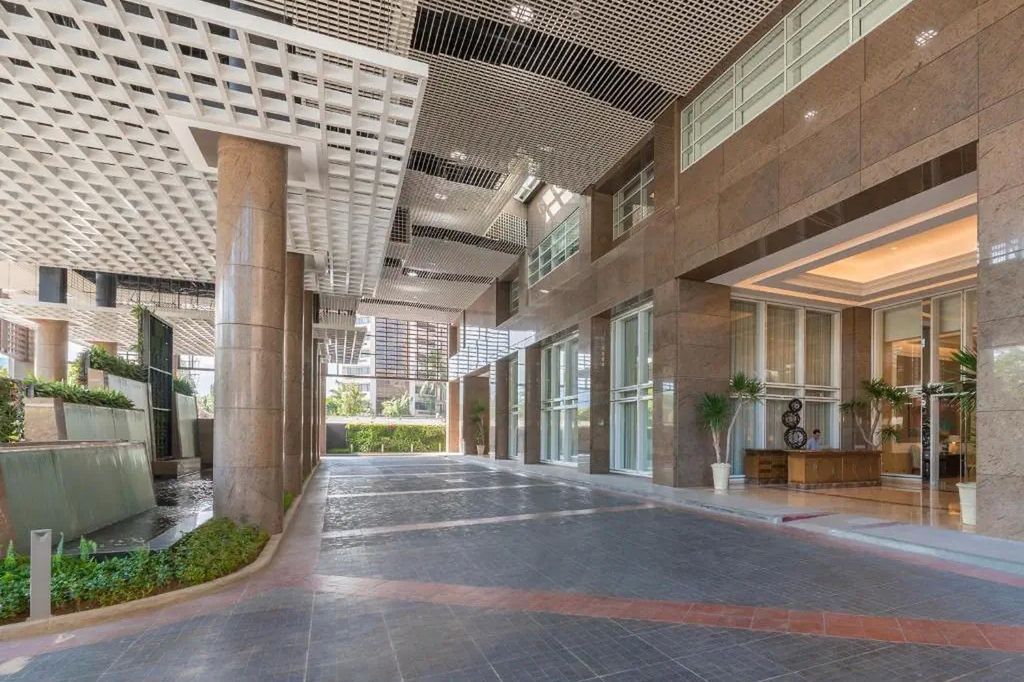 budynek główny, teren hotelu