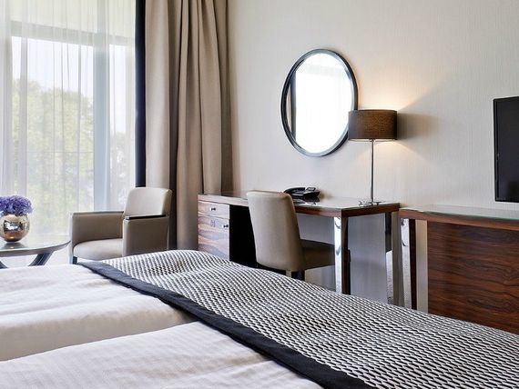 budynek główny, teren hotelu, pokój