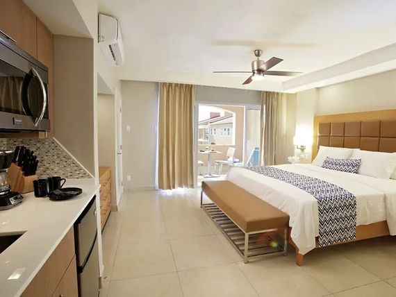 Divi Dutch Village Beach Resort 4*