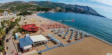 teren hotelu, plaża, góry