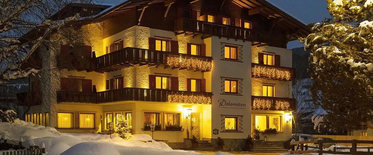 teren hotelu, budynek główny, obiekt