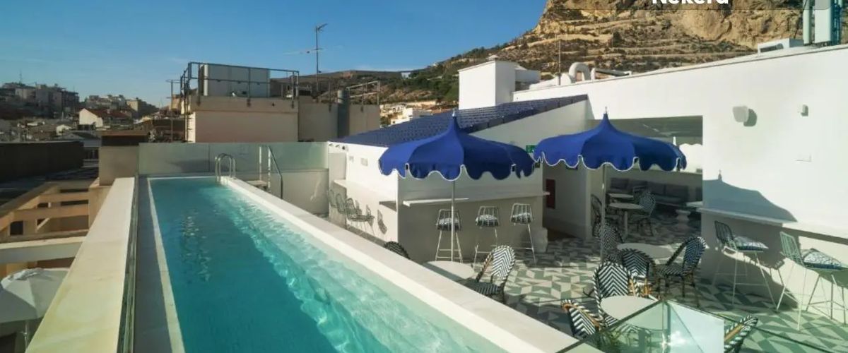 teren hotelu, basen, pool bar