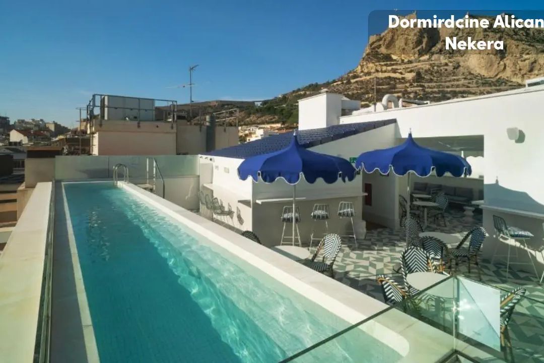 teren hotelu, basen, pool bar