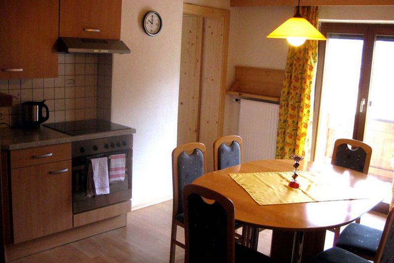 pokój, kuchnia / aneks kuchenny