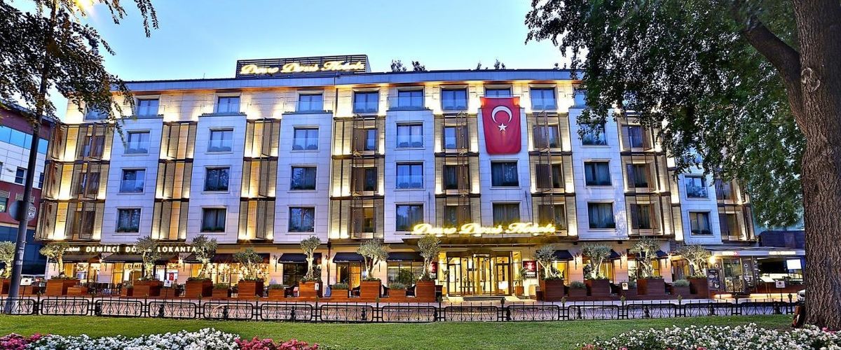 budynek główny, teren hotelu
