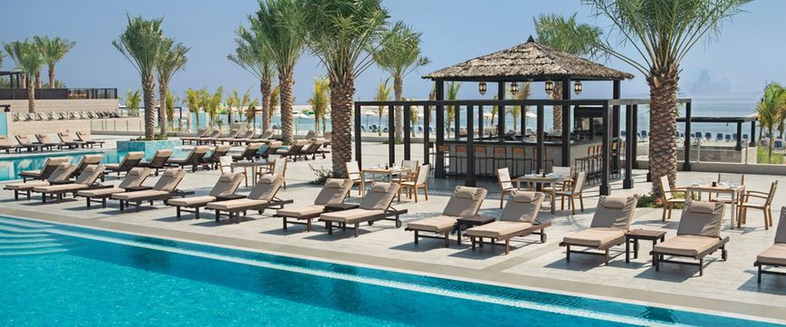 teren hotelu, pool bar