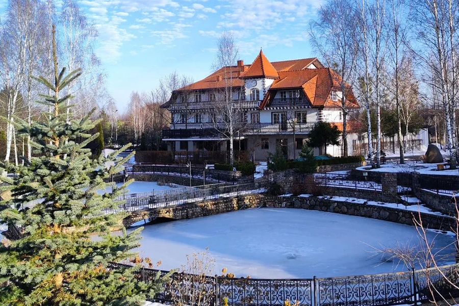 teren hotelu, budynek główny