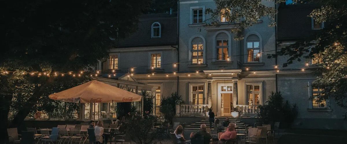 teren hotelu, budynek główny, obiekt