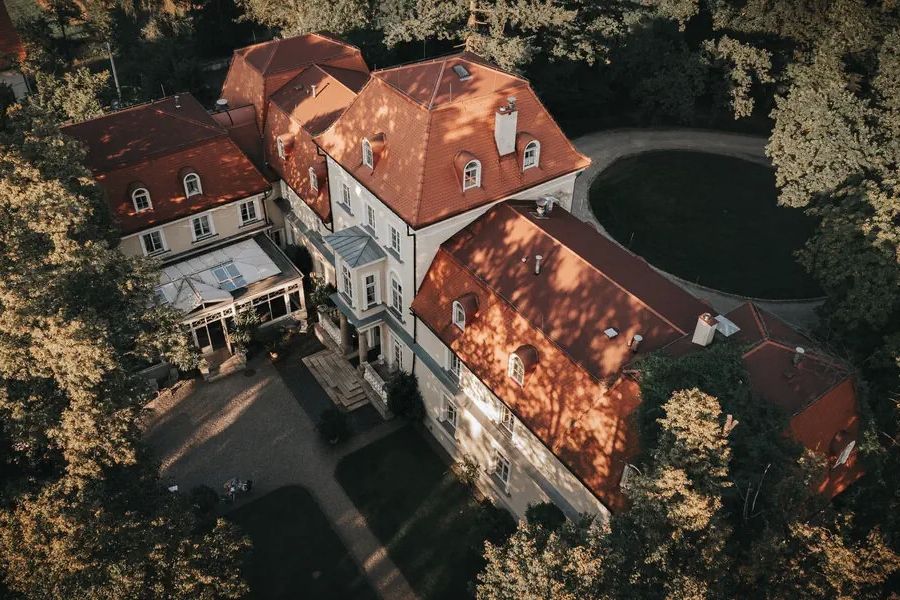 teren hotelu, budynek główny, obiekt