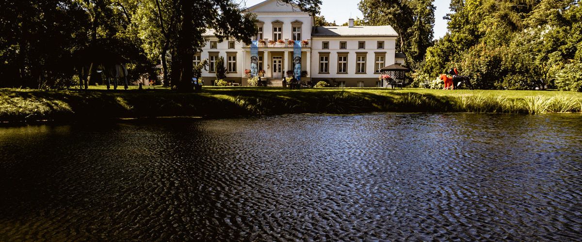 obiekt, teren hotelu