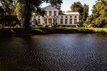 Dwór w Podstolicach