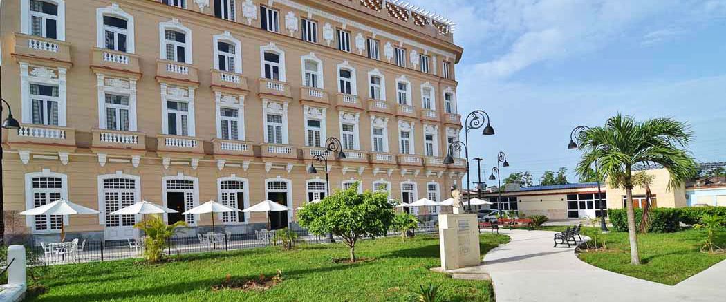 obiekt, budynek główny, teren hotelu