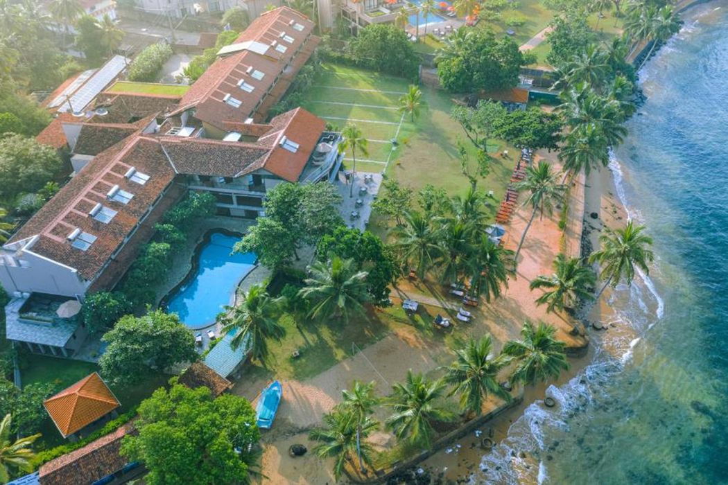 teren hotelu, plaża, basen