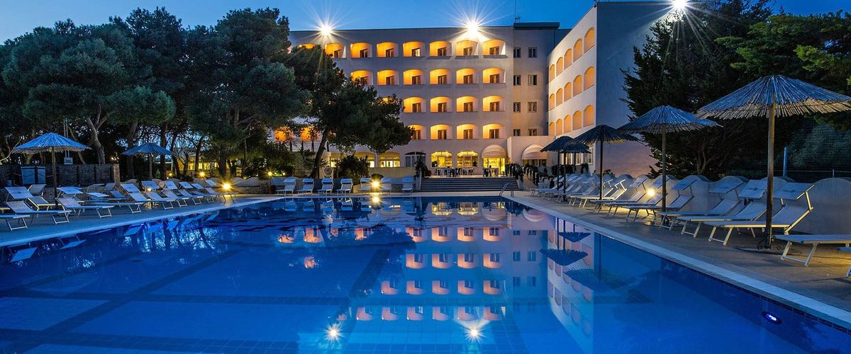 basen, budynek główny