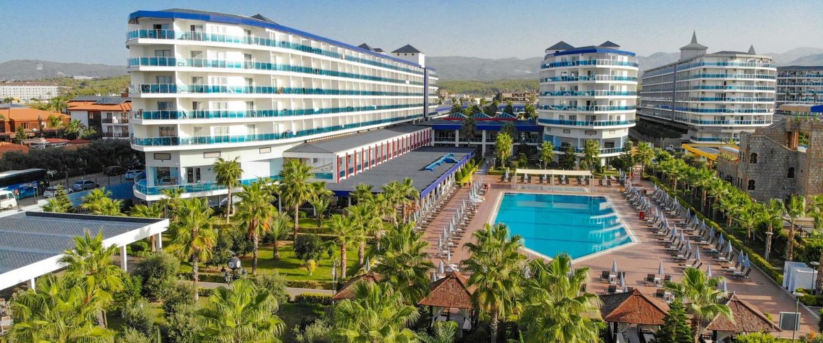 obiekt, teren hotelu, basen