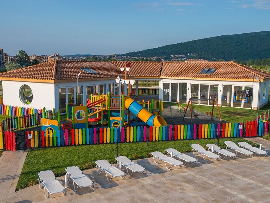 teren hotelu, plac zabaw