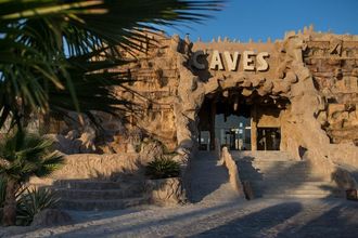 Caves Beach Resort
