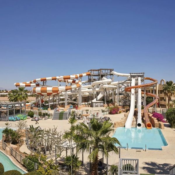 Hotel Coral Sea Water World Resort