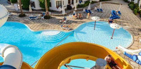 teren hotelu, basen, zjeżdżalnia
