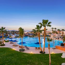 Doubletree by Hilton Sharks Bay