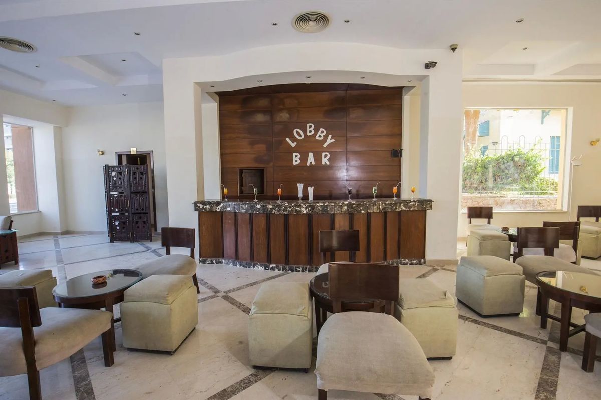 Eagles Down Town Zahabia Resort - lobby bar