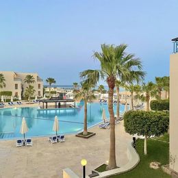 Ivy Cyrene Island Resort