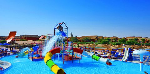 teren hotelu, basen, aquapark, zjeżdżalnia