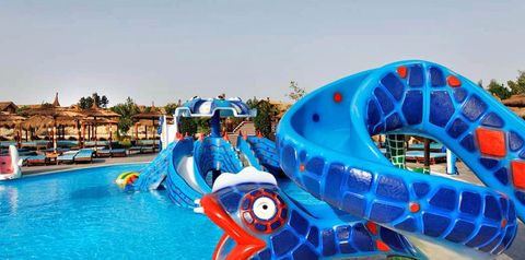 teren hotelu, basen, aquapark, zjeżdżalnia, brodzik