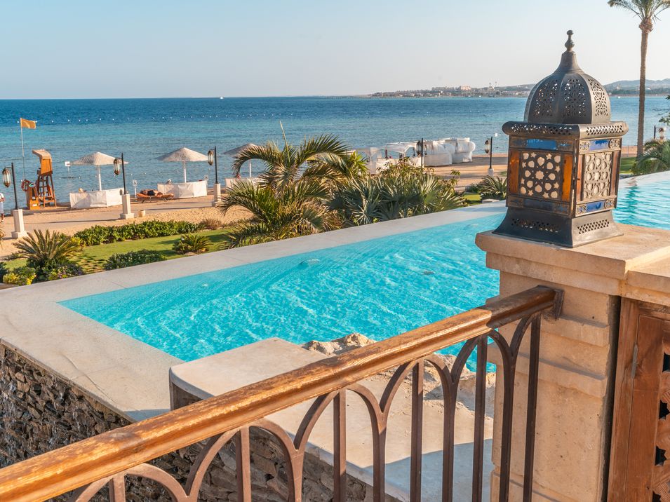 teren hotelu, basen, plaża, wakacjepl
