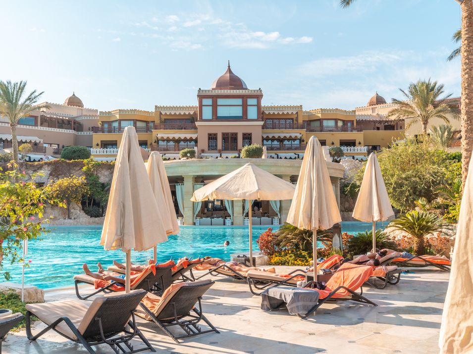 teren hotelu, basen, wakacjepl