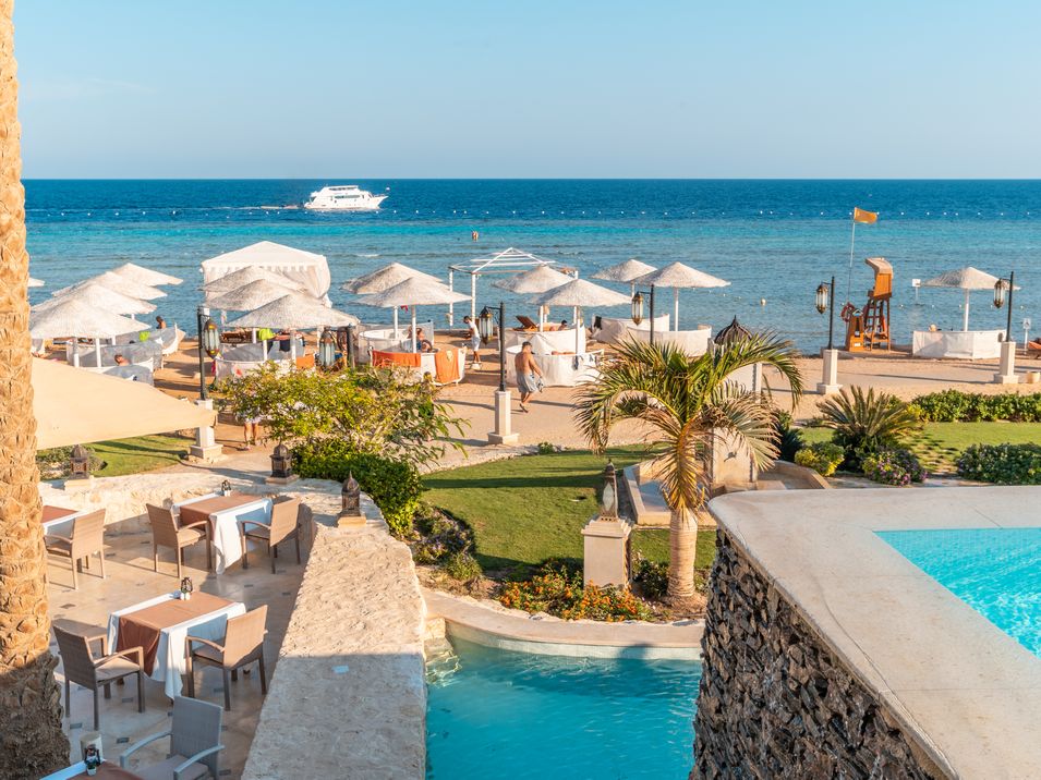 teren hotelu, basen, wakacjepl