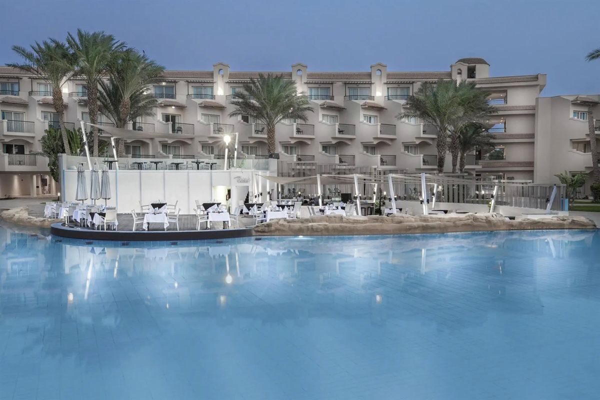 Pyramisa Beach Resort Sahl Hasheesh - basen