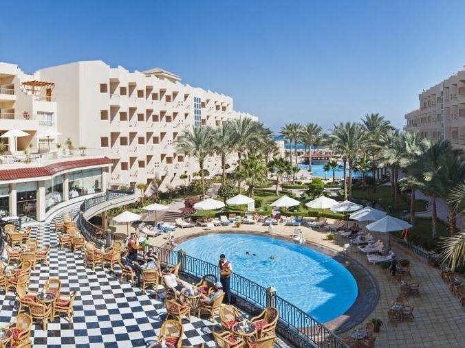 teren hotelu, basen, restauracja