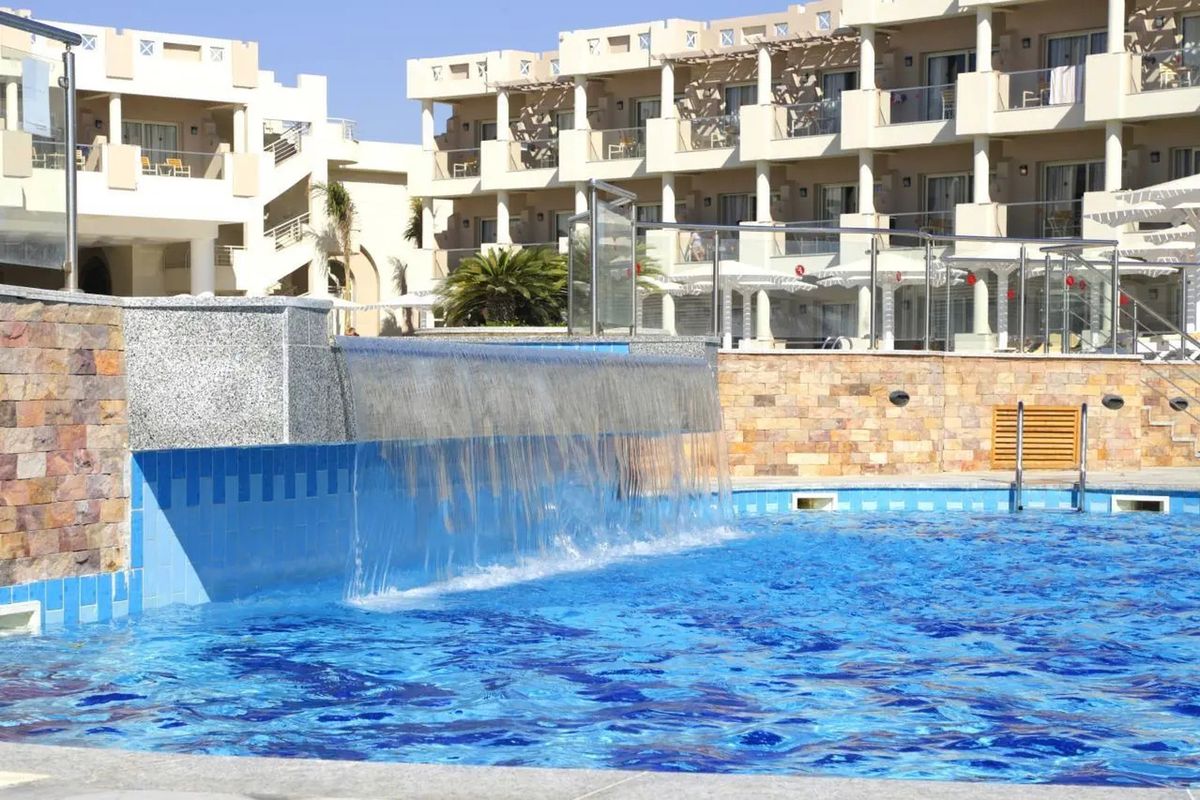 Sirena Beach Resort & Spa - basen