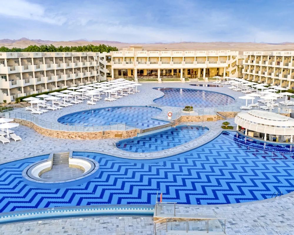 Sirena Beach Resort & Spa