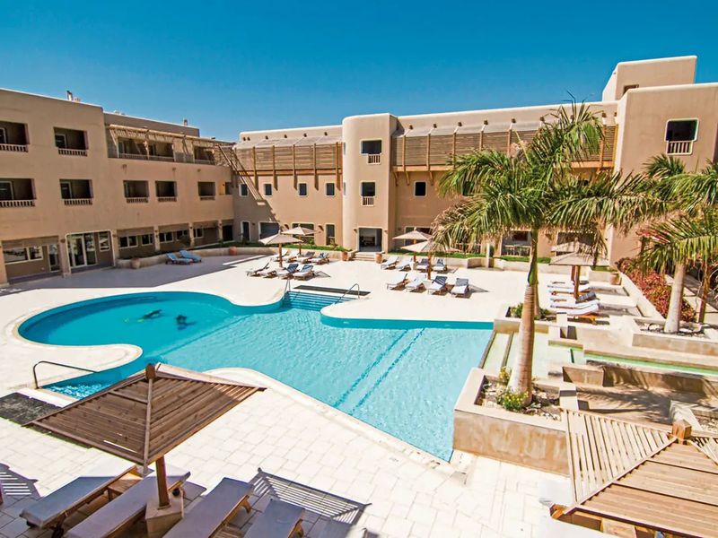 The Breakers Diving & Surfing Lodge