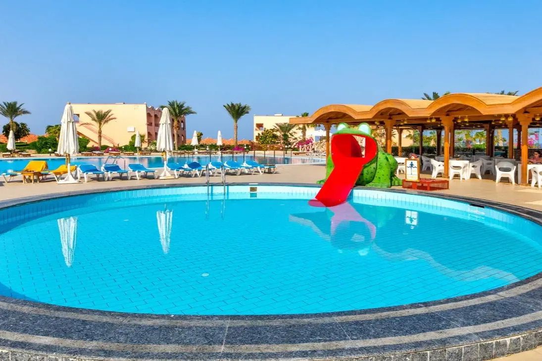 Three Corners Happy Life Beach Resort - basen