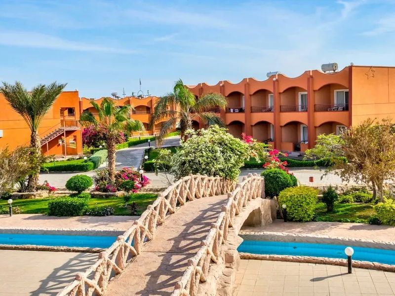 Three Corners Happy Life Beach Resort 4*