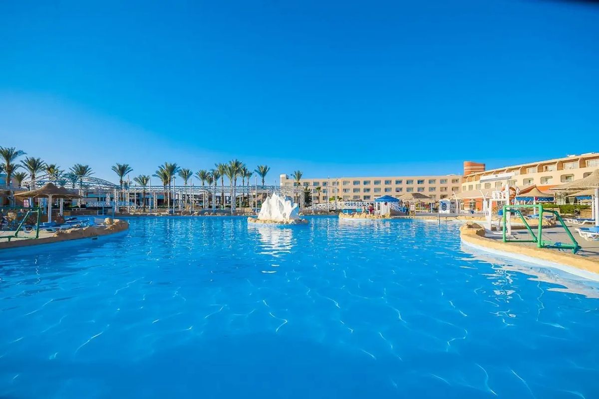 Titanic Beach Spa & Aqua Park – czy warto wybrać ten hotel w Hurghadzie?