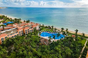 El Beso at Ocean Coral & Turquesa