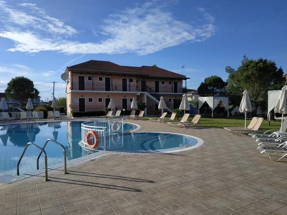 obiekt, teren hotelu, basen