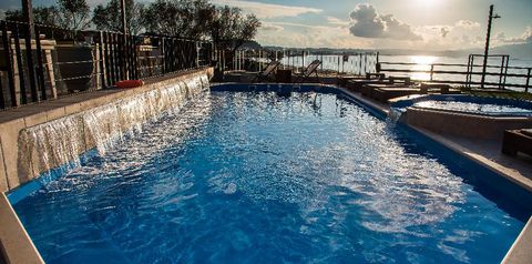 teren hotelu, basen, jacuzzi