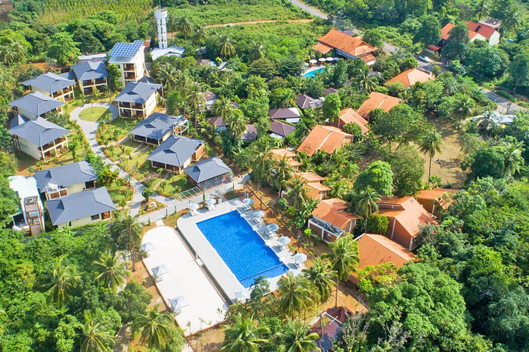 obiekt, teren hotelu, basen