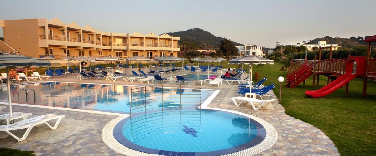 plac zabaw, basen, teren hotelu