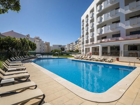 obiekt, teren hotelu, basen
