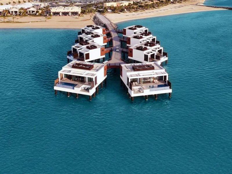 Bab Al Nojoum Hudayriyat Villas